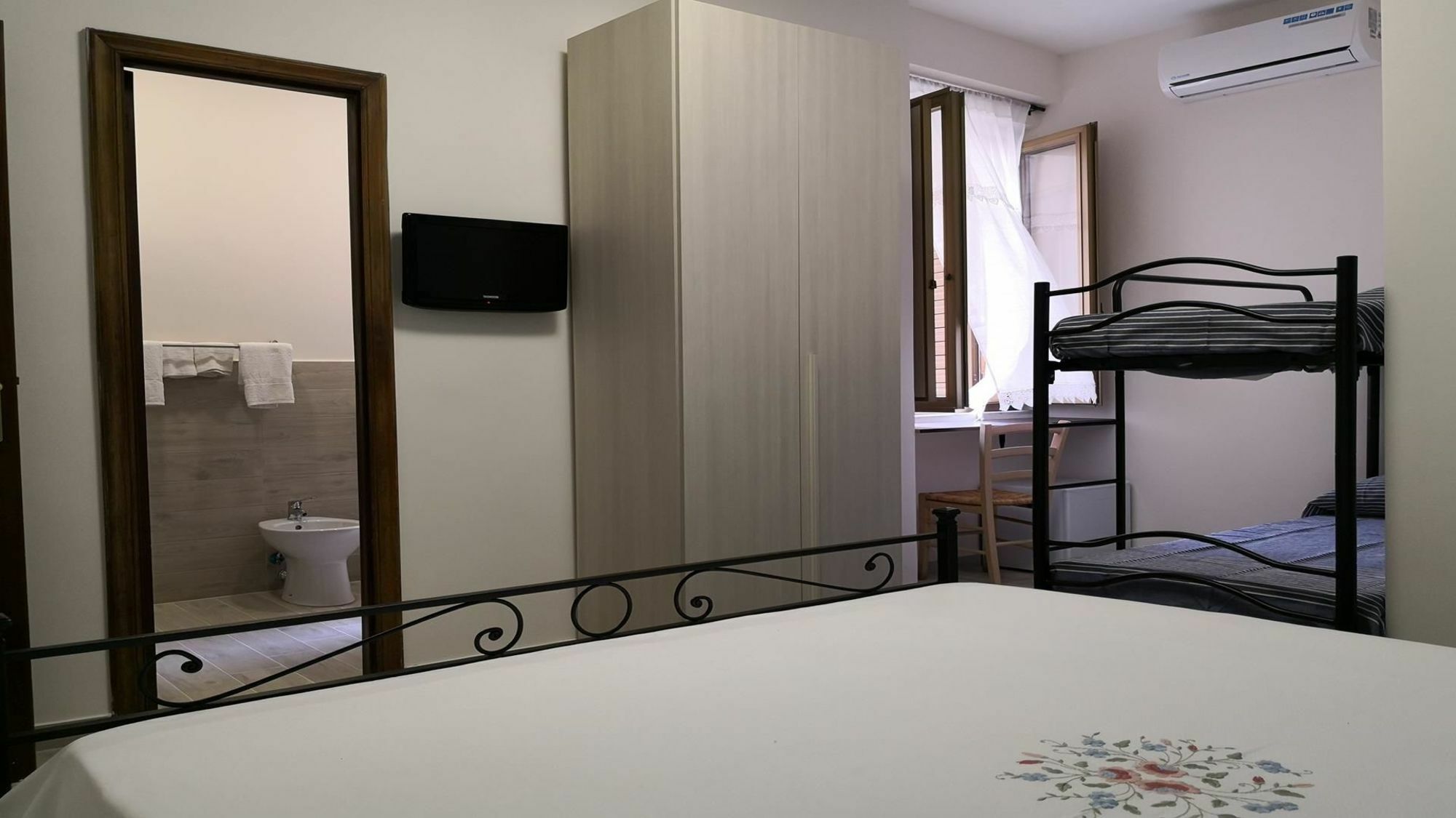 Bed and Breakfast Fenesta Vascia à Naples Extérieur photo
