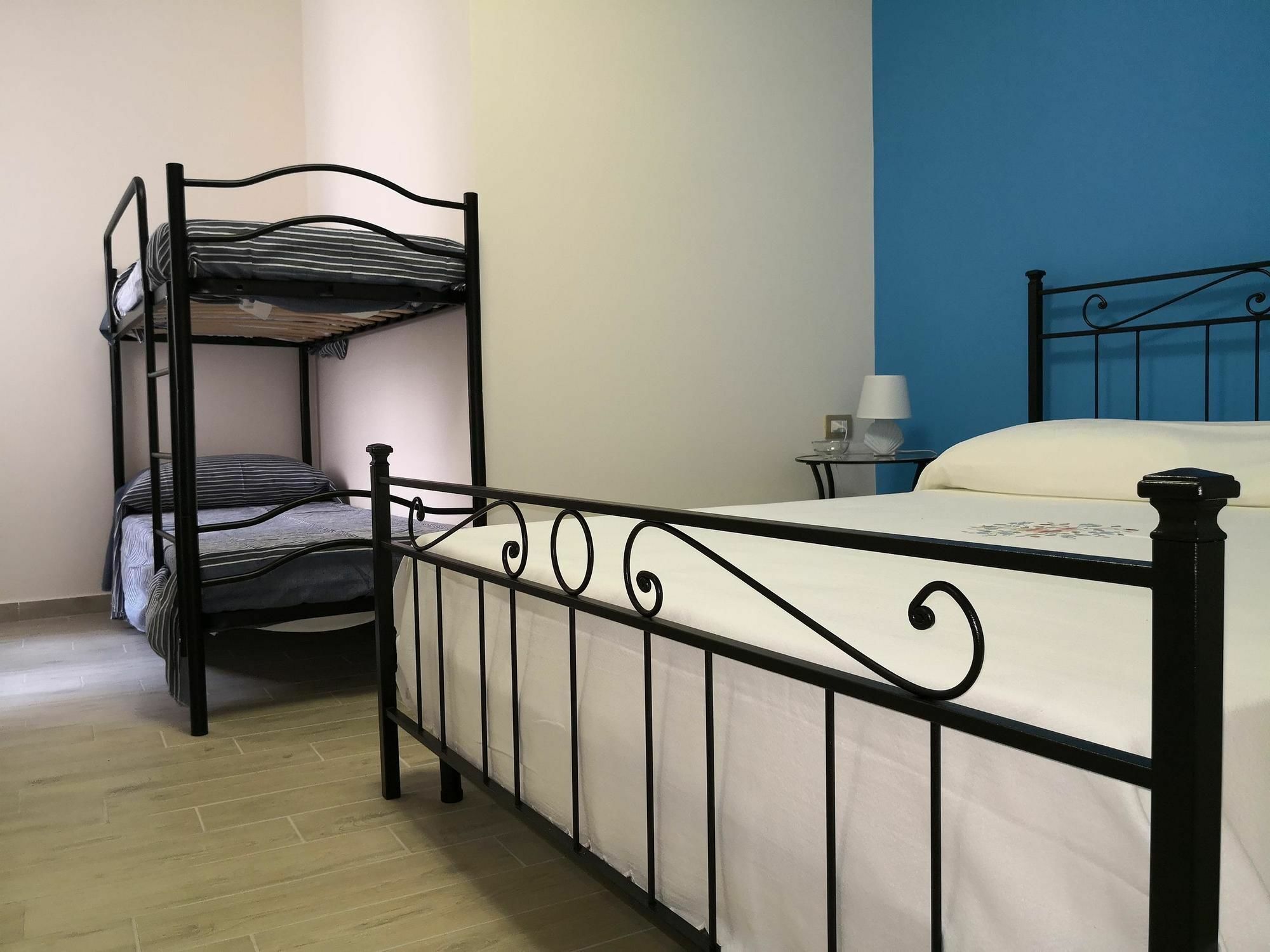 Bed and Breakfast Fenesta Vascia à Naples Extérieur photo