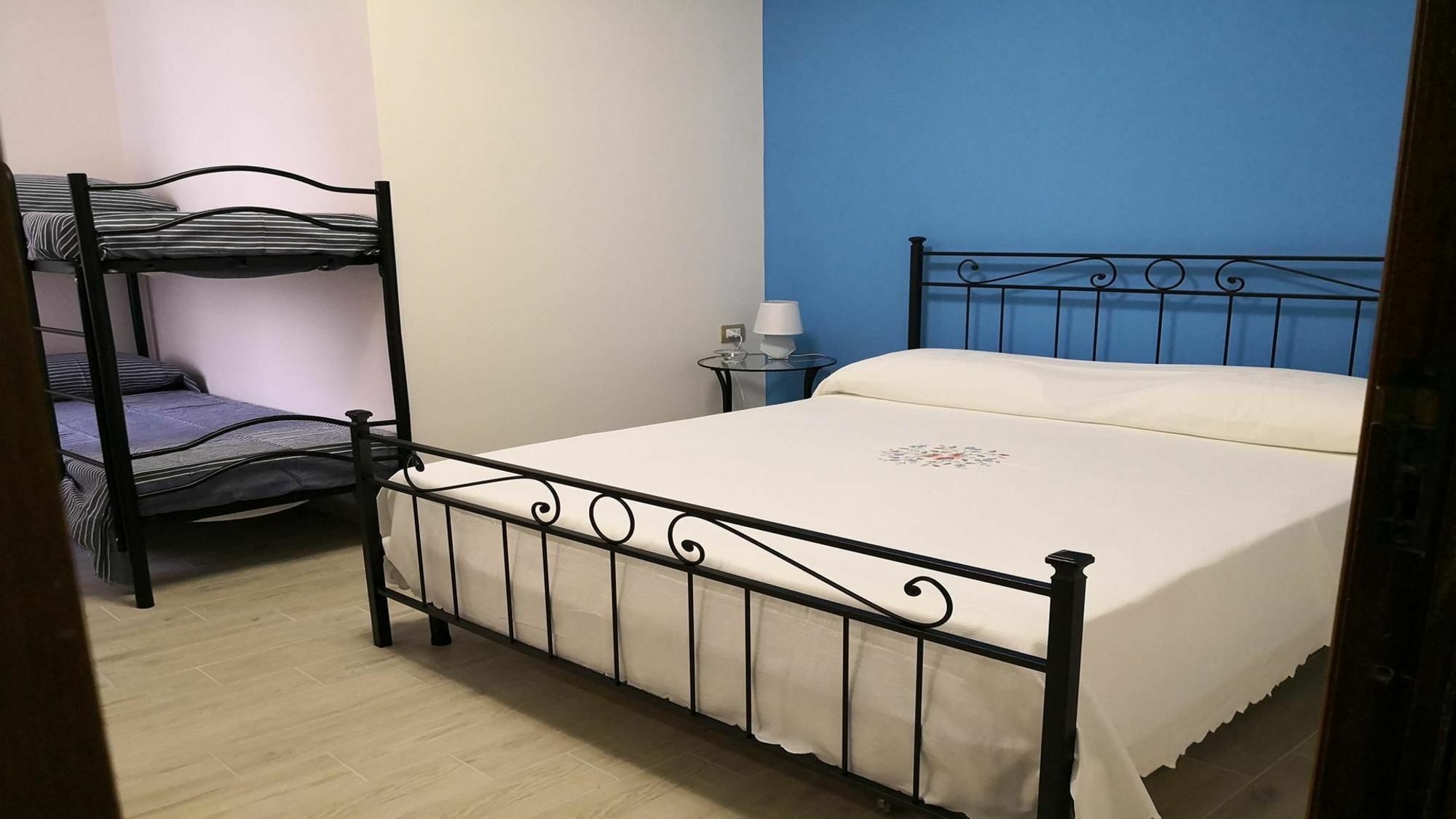 Bed and Breakfast Fenesta Vascia à Naples Extérieur photo