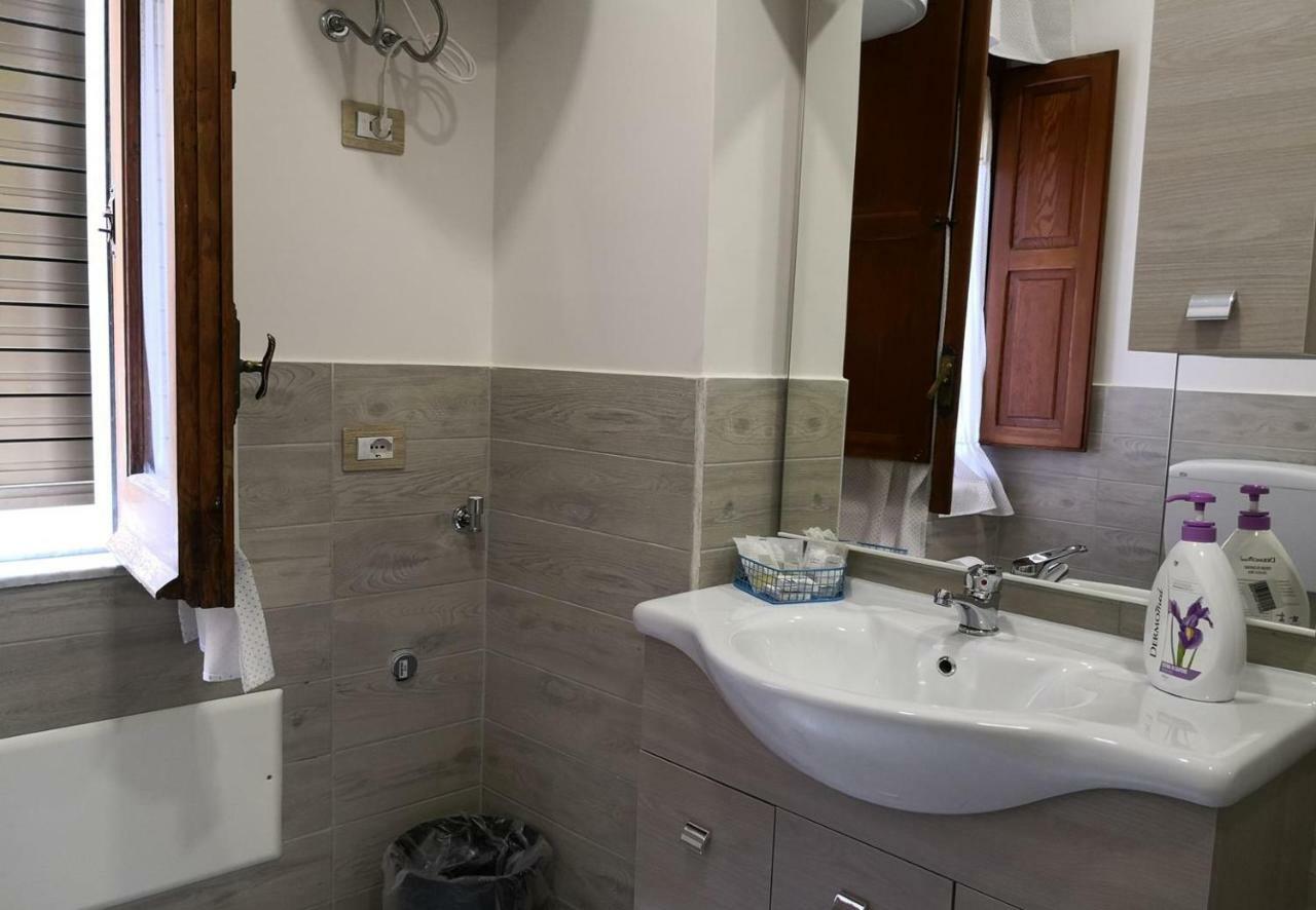 Bed and Breakfast Fenesta Vascia à Naples Extérieur photo