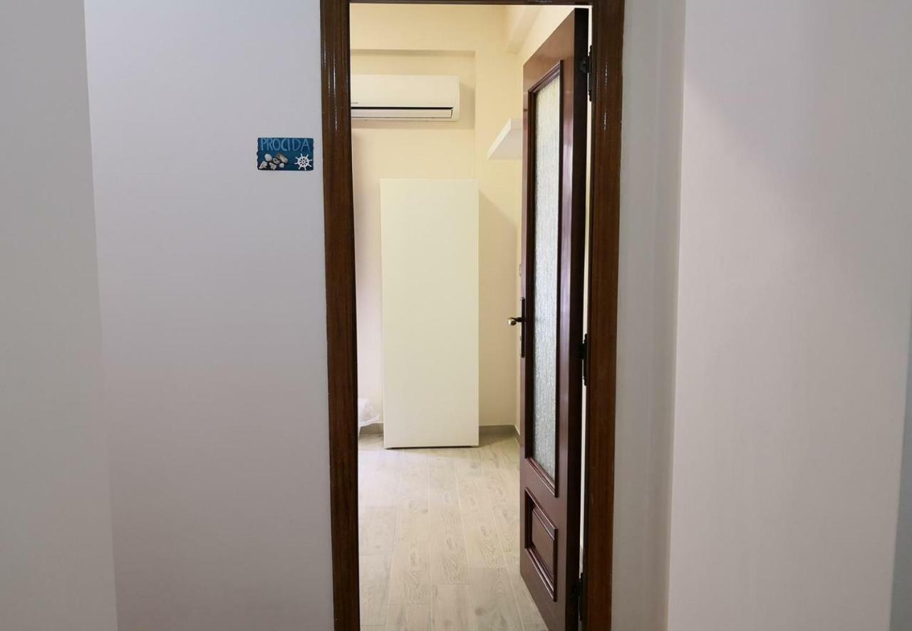 Bed and Breakfast Fenesta Vascia à Naples Extérieur photo
